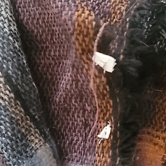 Maurices Plaid shawl/scarf with fringe - Picture 2 of 3